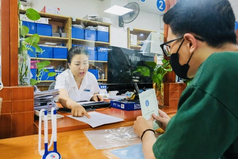 Doanh Nghiệp Xem Xét Tăng Mức Đóng BHXH Mới Từ 1-1-2026 Doanh Nghiệp Xem Xét Tăng Mức Đóng BHXH Mới Từ 1-1-2026